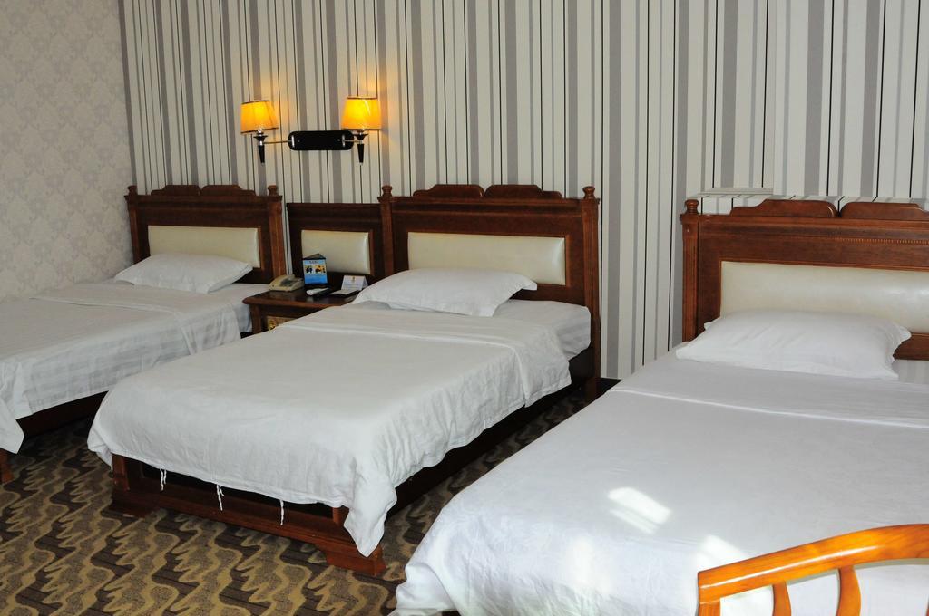 Super 8 Hotel Guangzhou Baiyun Airport Subway Station Inn Гуанчжоу Номер фото
