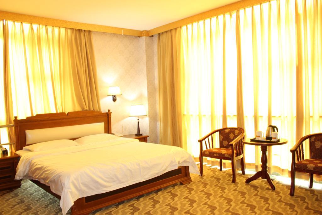 Super 8 Hotel Guangzhou Baiyun Airport Subway Station Inn Гуанчжоу Экстерьер фото
