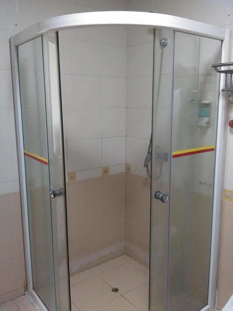 Super 8 Hotel Guangzhou Baiyun Airport Subway Station Inn Гуанчжоу Экстерьер фото