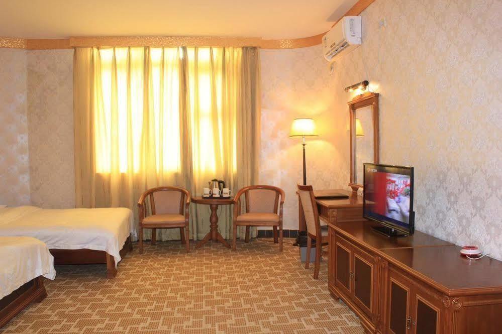 Super 8 Hotel Guangzhou Baiyun Airport Subway Station Inn Гуанчжоу Экстерьер фото