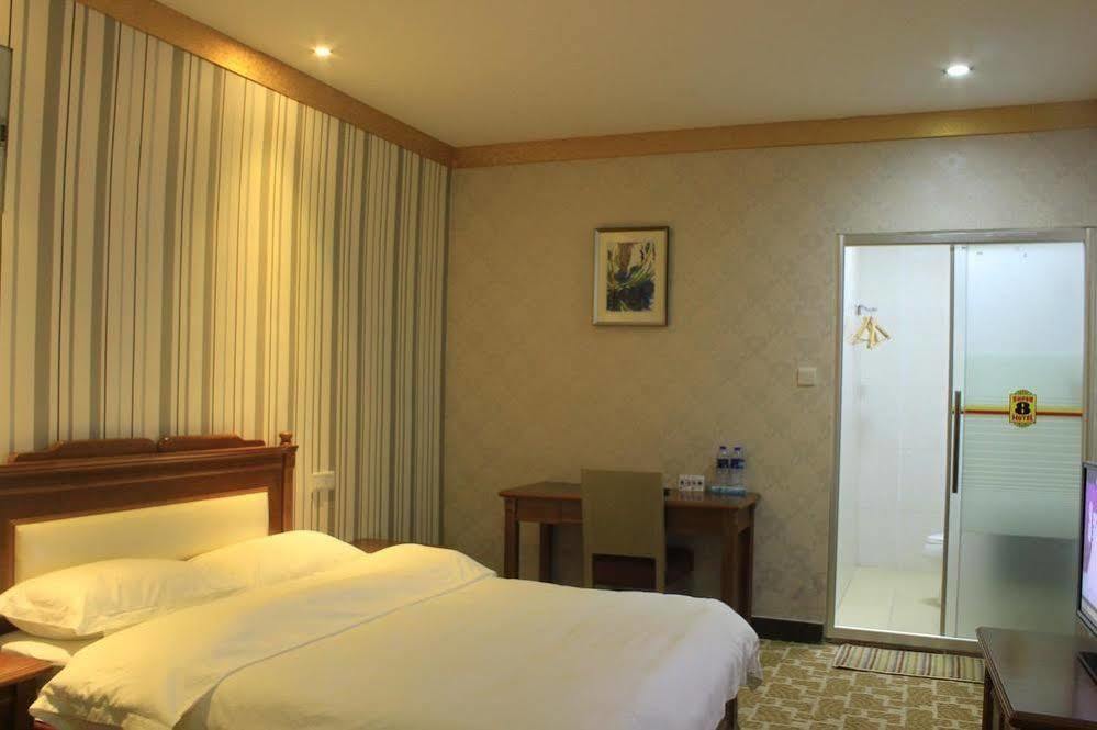 Super 8 Hotel Guangzhou Baiyun Airport Subway Station Inn Гуанчжоу Экстерьер фото